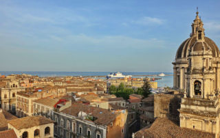 Blick auf Dom und Hafen von Catania